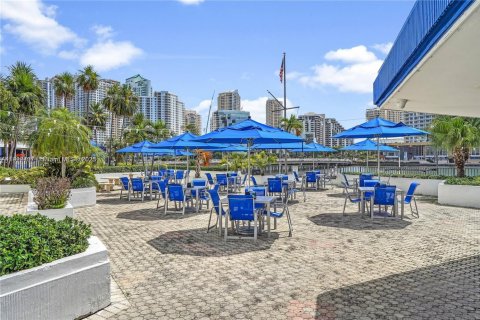 Condominio en alquiler en Miami, Florida, 2 dormitorios, 91.97 m2 № 1976337 - foto 27