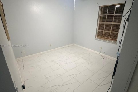 Casa en venta en Port St. Lucie, Florida, 3 dormitorios, 109.9 m2 № 1954116 - foto 4
