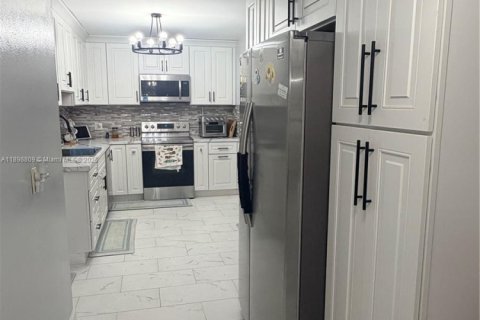 Casa en venta en Port St. Lucie, Florida, 3 dormitorios, 109.9 m2 № 1954116 - foto 2