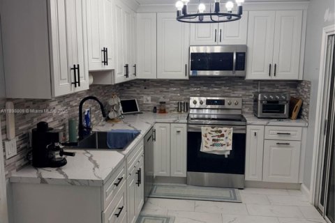 Casa en venta en Port St. Lucie, Florida, 3 dormitorios, 109.9 m2 № 1954116 - foto 3