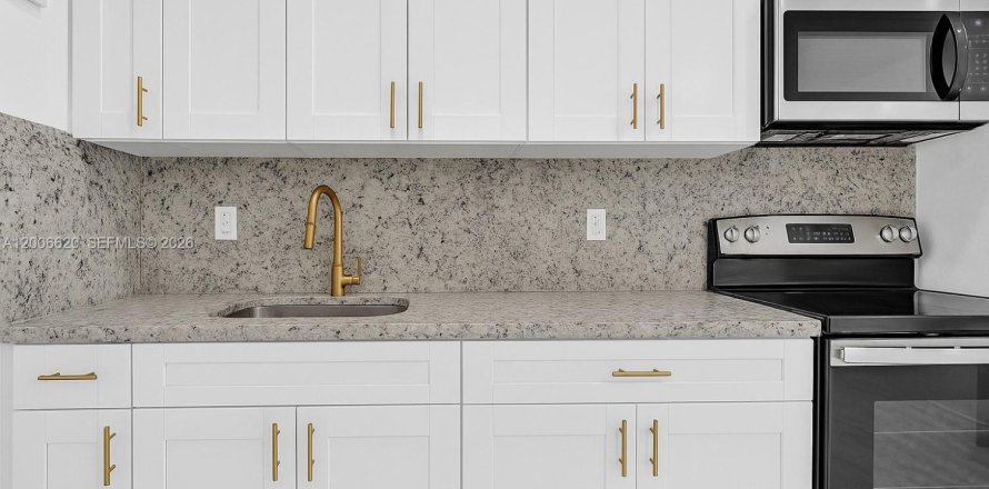 Estudio en West Park, Florida № 2071270