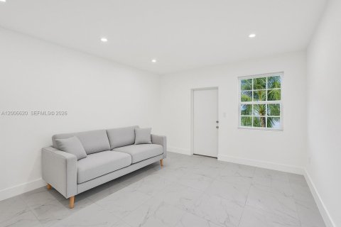 Apartamento en alquiler en West Park, Florida, 46.45 m2 № 2071270 - foto 3