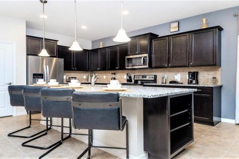 Casa en alquiler en Kissimmee, Florida, 8 dormitorios, 375.42 m2 № 1906469 - foto 2