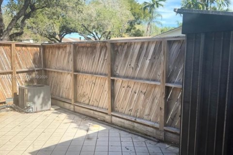 Condominio en alquiler en Sunrise, Florida, 1 dormitorio, 75.81 m2 № 1982394 - foto 5