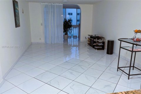 Condominio en alquiler en Hallandale Beach, Florida, 1 dormitorio, 67.82 m2 № 2034641 - foto 3