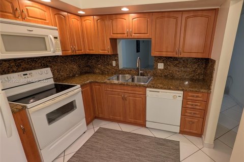 Condominio en alquiler en Hallandale Beach, Florida, 1 dormitorio, 67.82 m2 № 2034641 - foto 4