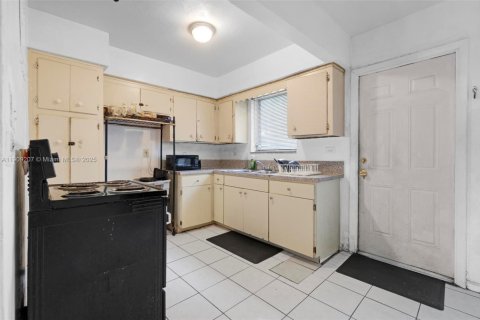 Villa ou maison à vendre à Miami Gardens, Floride: 4 chambres, 124.95 m2 № 1966324 - photo 7