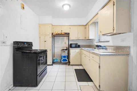 Villa ou maison à vendre à Miami Gardens, Floride: 4 chambres, 124.95 m2 № 1966324 - photo 9