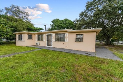 Villa ou maison à vendre à Miami Gardens, Floride: 4 chambres, 124.95 m2 № 1966324 - photo 24