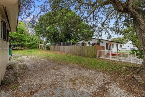Villa ou maison à vendre à Miami Gardens, Floride: 4 chambres, 124.95 m2 № 1966324 - photo 22