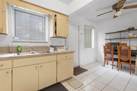 Villa ou maison à vendre à Miami Gardens, Floride: 4 chambres, 124.95 m2 № 1966324 - photo 10