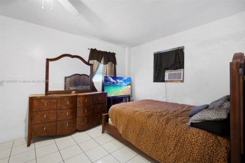 Villa ou maison à vendre à Miami Gardens, Floride: 4 chambres, 124.95 m2 № 1966324 - photo 12