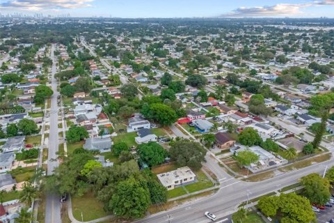 Villa ou maison à vendre à Miami Gardens, Floride: 4 chambres, 124.95 m2 № 1966324 - photo 27