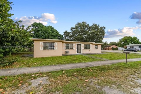 Villa ou maison à vendre à Miami Gardens, Floride: 4 chambres, 124.95 m2 № 1966324 - photo 25