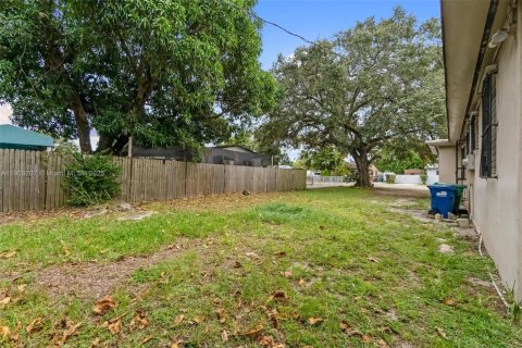Villa ou maison à vendre à Miami Gardens, Floride: 4 chambres, 124.95 m2 № 1966324 - photo 23