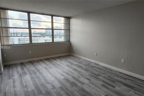 Condo in Aventura, Florida, 1 bedroom  № 2059983 - photo 9