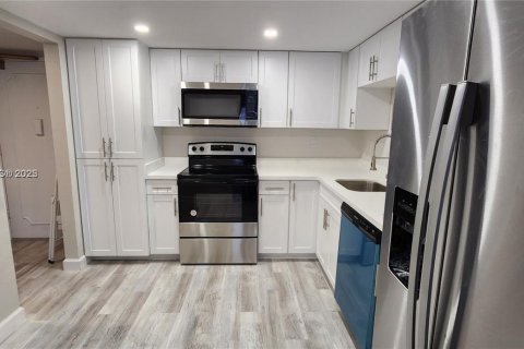 Condo in Aventura, Florida, 1 bedroom  № 2059983 - photo 5