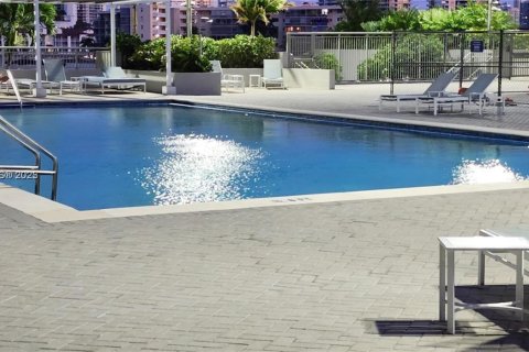 Condo in Aventura, Florida, 1 bedroom  № 2059983 - photo 16