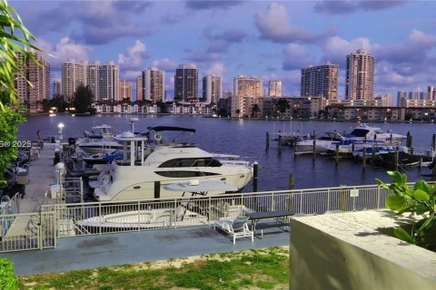 Condo in Aventura, Florida, 1 bedroom  № 2059983 - photo 2