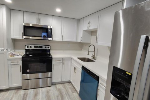 Condo in Aventura, Florida, 1 bedroom  № 2059983 - photo 3
