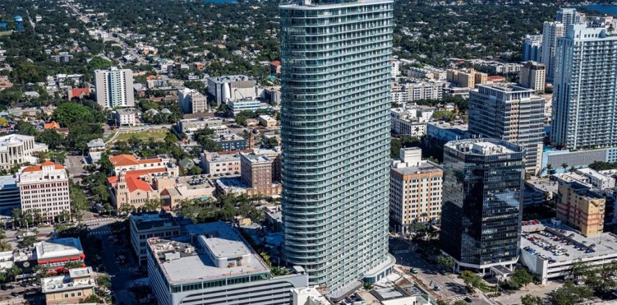 Condo in Saint Petersburg, Florida, 3 bedrooms  № 2138231