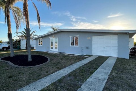 Casa en venta en Port Charlotte, Florida, 2 dormitorios, 97.36 m2 № 930853 - foto 3