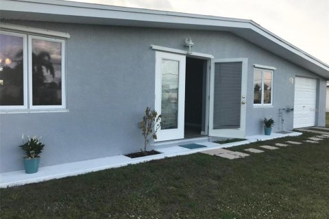 Casa en venta en Port Charlotte, Florida, 2 dormitorios, 97.36 m2 № 930853 - foto 5