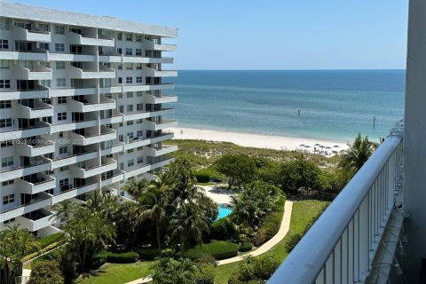 Condominio en alquiler en Key Biscayne, Florida, 2 dormitorios, 117.06 m2 № 1971764 - foto 2