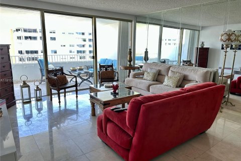 Condominio en alquiler en Key Biscayne, Florida, 2 dormitorios, 117.06 m2 № 1971764 - foto 3