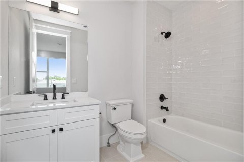 Townhouse in Saint Petersburg, Florida 2 bedrooms, 228.26 sq.m. № 2102567 - photo 23
