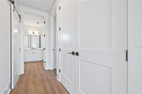 Townhouse in Saint Petersburg, Florida 2 bedrooms, 228.26 sq.m. № 2102567 - photo 10