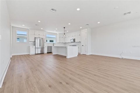 Townhouse in Saint Petersburg, Florida 2 bedrooms, 228.26 sq.m. № 2102567 - photo 16