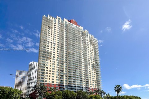 Condo in Miami, Florida, 3 bedrooms  № 2052802 - photo 19