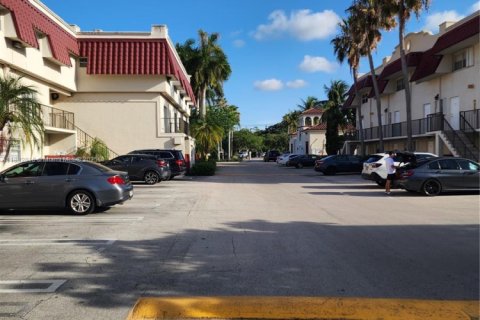 Condominio en venta en Pinecrest, Florida, 3 dormitorios, 106.84 m2 № 1823638 - foto 1