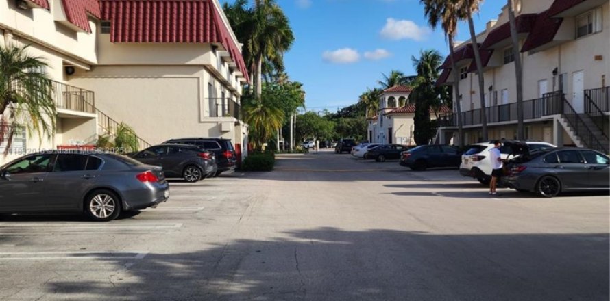 Condominio en Pinecrest, Florida, 3 dormitorios  № 1823638
