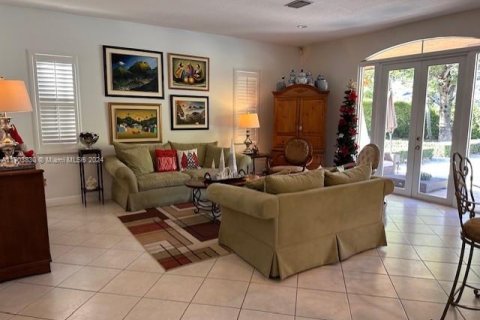 House in Miami, Florida 5 bedrooms, 260.03 sq.m. № 1984823 - photo 13