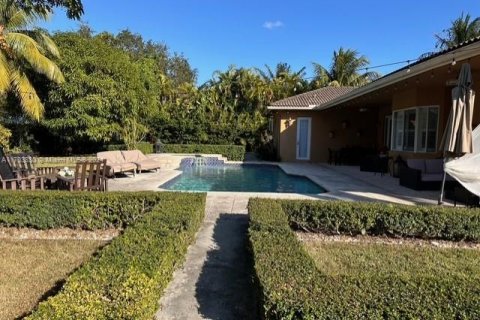 House in Miami, Florida 5 bedrooms, 260.03 sq.m. № 1984823 - photo 3