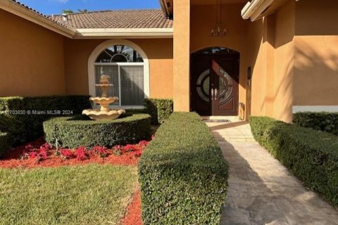 House in Miami, Florida 5 bedrooms, 260.03 sq.m. № 1984823 - photo 1