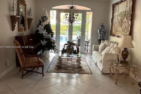 House in Miami, Florida 5 bedrooms, 260.03 sq.m. № 1984823 - photo 8