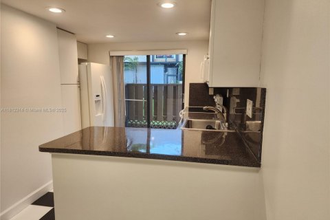 Купить кондоминиум в Плантация, Флорида 2 спальни, 89.56м2, № 1958303 - фото 11