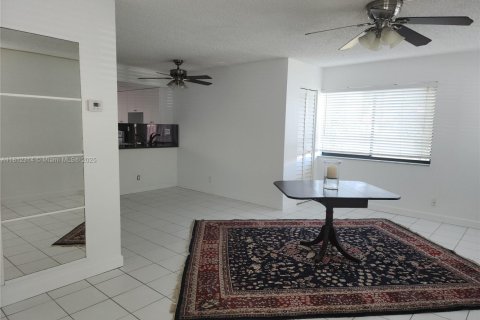 Купить кондоминиум в Плантация, Флорида 2 спальни, 89.56м2, № 1958303 - фото 4