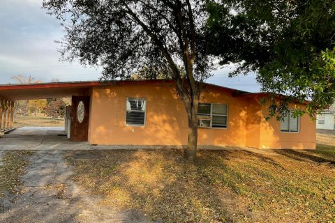 Villa ou maison à Okeechobee, Floride 2 chambres, 86.58 m2 № 2303687