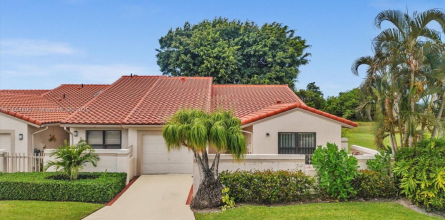 House in Boca Raton, Florida 3 bedrooms, 146.32 sq.m. № 1962734