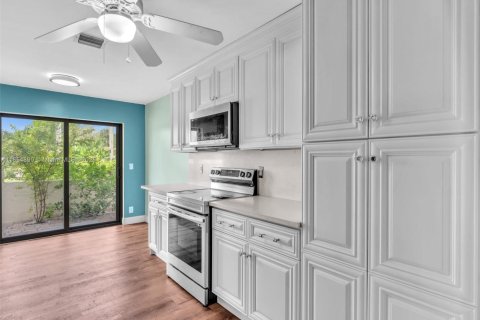 House in Boca Raton, Florida 3 bedrooms, 146.32 sq.m. № 1962734 - photo 9