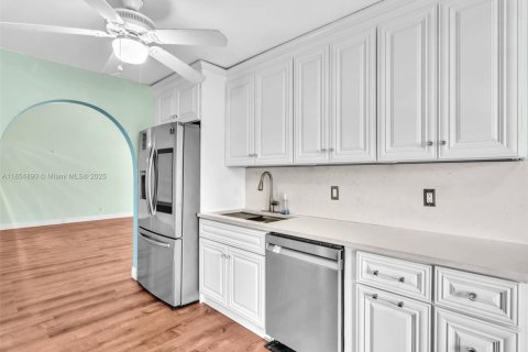 House in Boca Raton, Florida 3 bedrooms, 146.32 sq.m. № 1962734 - photo 10