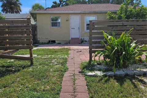 House in Saint Pete Beach, Florida 3 bedrooms, 80.27 sq.m. № 2375814