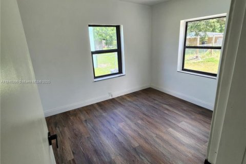 House in North Miami Beach, Florida 2 bedrooms, 64.66 sq.m. № 1845988 - photo 13