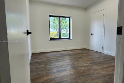 House in North Miami Beach, Florida 2 bedrooms, 64.66 sq.m. № 1845988 - photo 10