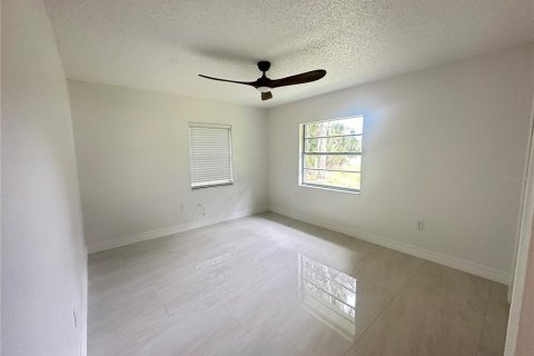 Villa ou maison à louer à Christmas, Floride: 2 chambres, 75.81 m2 № 2398815 - photo 9