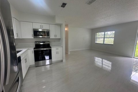 Villa ou maison à louer à Christmas, Floride: 2 chambres, 75.81 m2 № 2398815 - photo 6